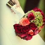 букет невесты с красными розами