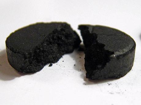 таблетка активированного уголя
