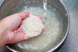рис для роллов нужно обязательно промыть