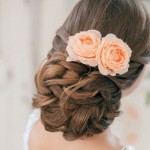 свадебные прически на средние волосы с розами