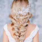 свадебные прически с цветами на длинные волосы